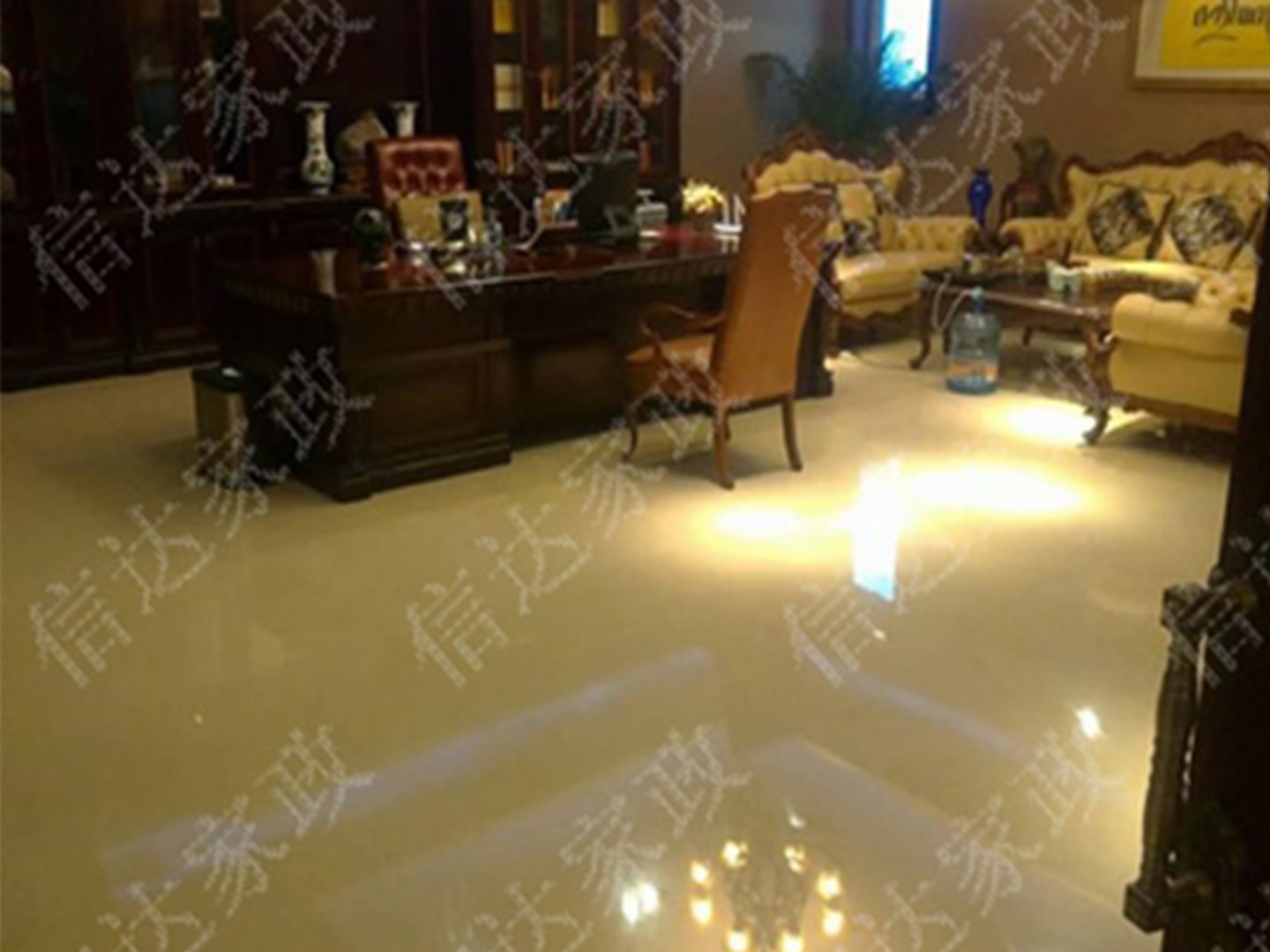 永盛成大(dà)廈地(dì)面打蠟